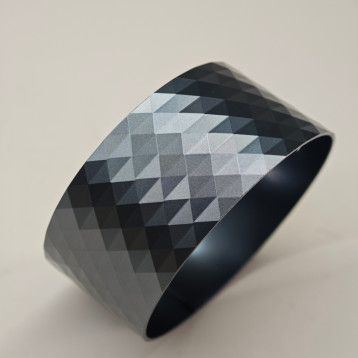 Continuously diamond pattern